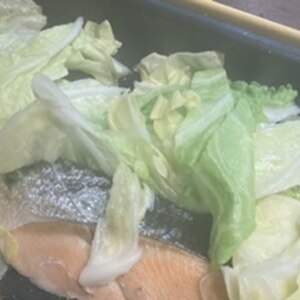 シンプル焼き鮭のもやし蒸し添え